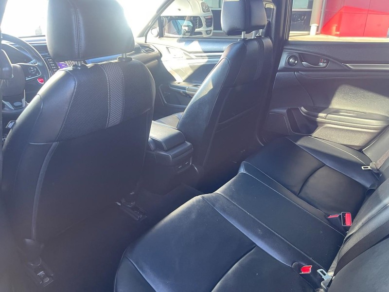 Honda Civic Hatchback Vehicle Image 14