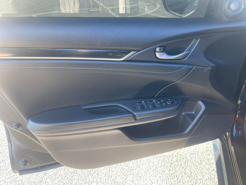 Honda Civic Hatchback Vehicle Image 17