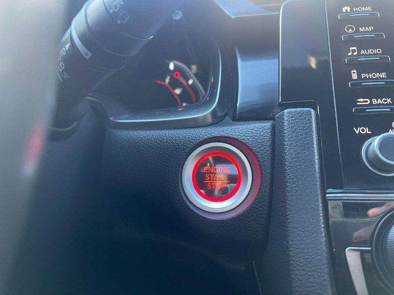 Honda Civic Hatchback Vehicle Image 25