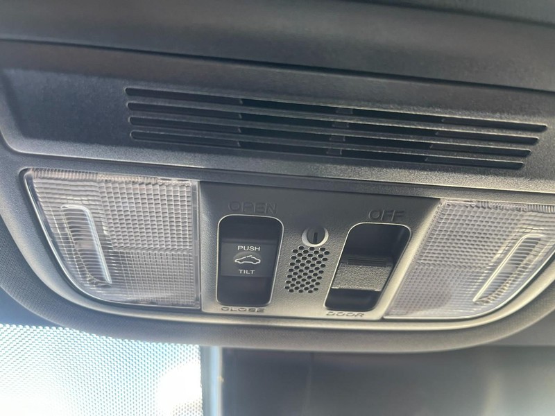 Honda Civic Hatchback Vehicle Image 31