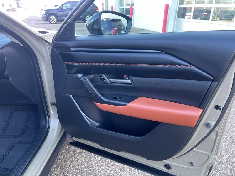 Mazda CX-50 Vehicle Image 12