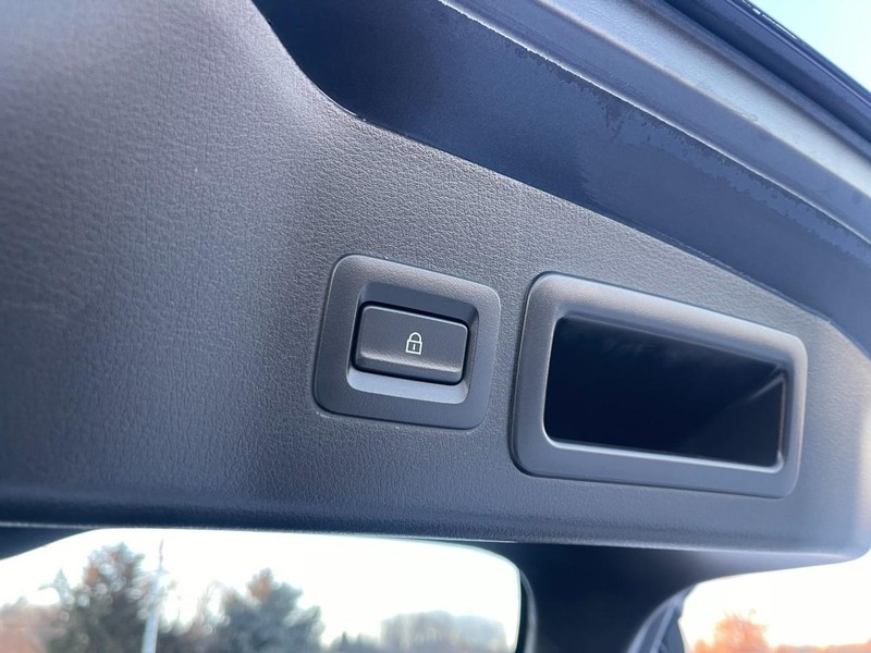 Mazda Mazda3 Hatchback Vehicle Image 14