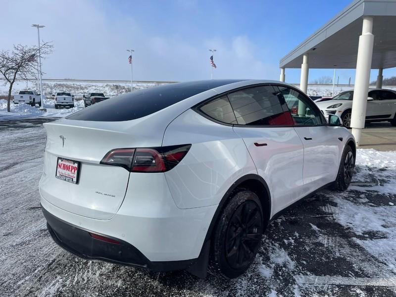 Tesla Model Y Vehicle Image 03