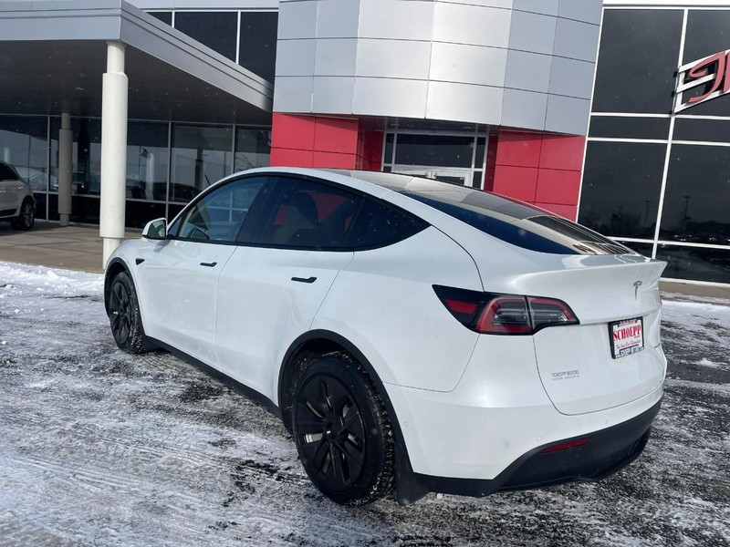 Tesla Model Y Vehicle Image 04