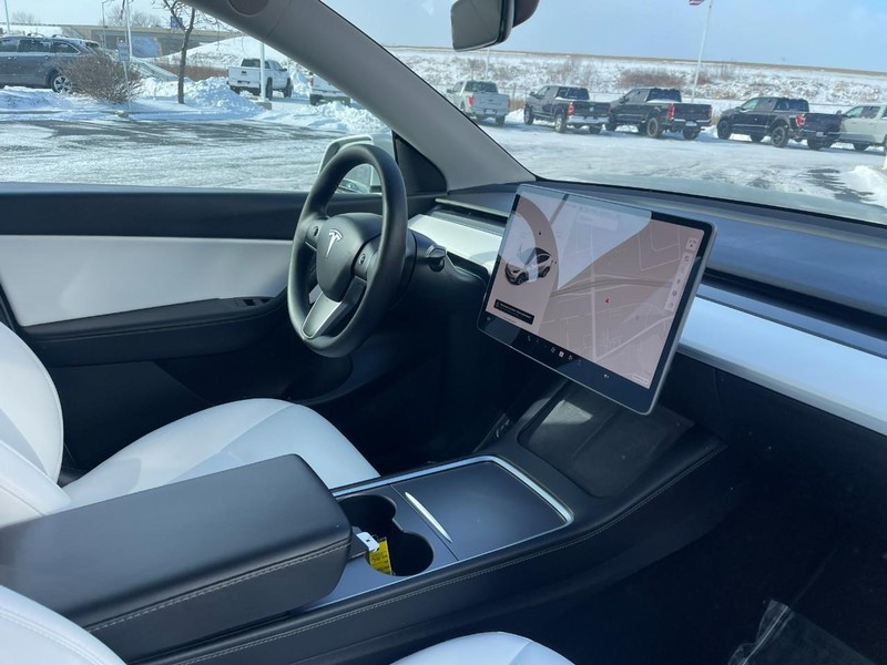 Tesla Model Y Vehicle Image 05