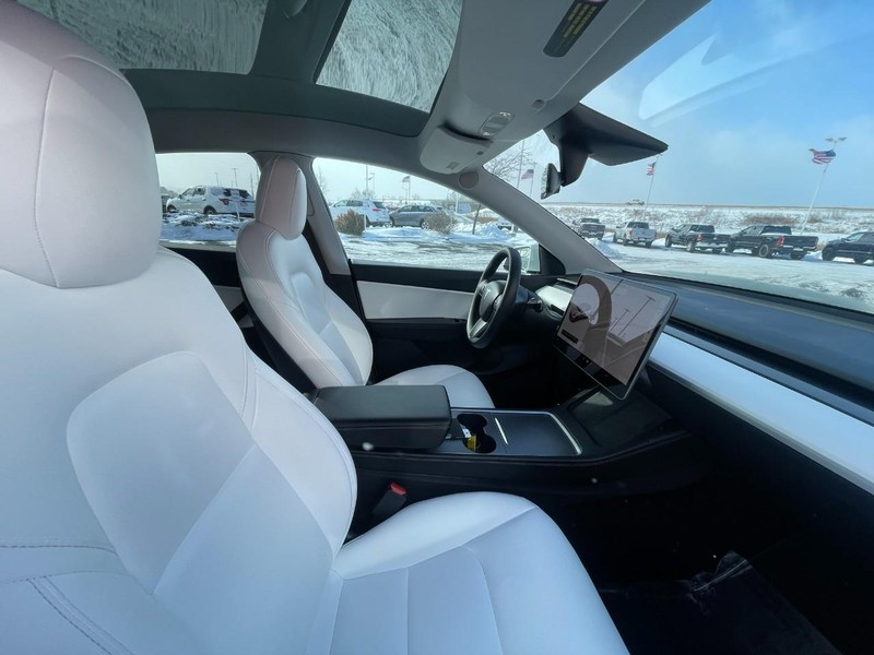 Tesla Model Y Vehicle Image 06