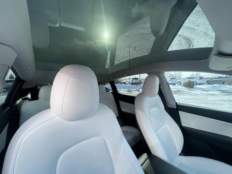 Tesla Model Y Vehicle Image 07