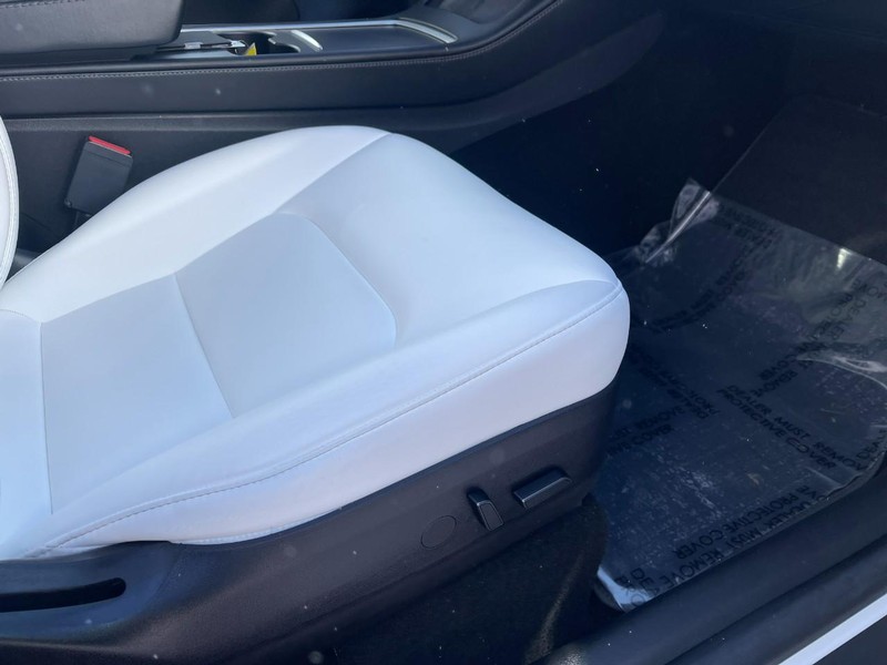 Tesla Model Y Vehicle Image 08