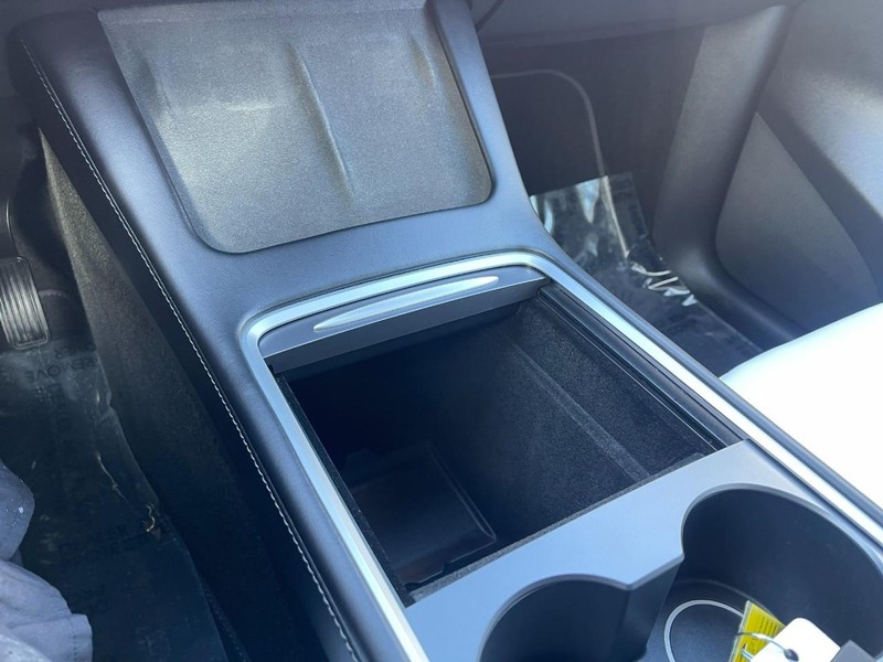 Tesla Model Y Vehicle Image 25