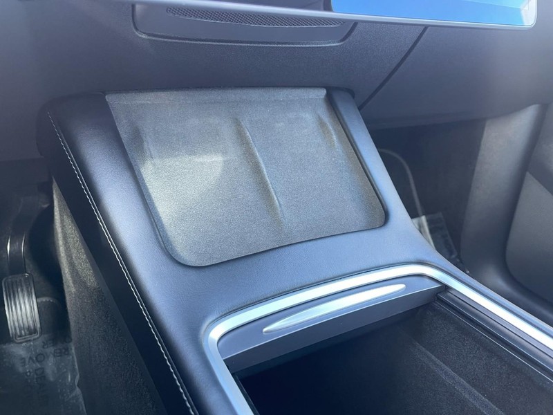 Tesla Model Y Vehicle Image 27