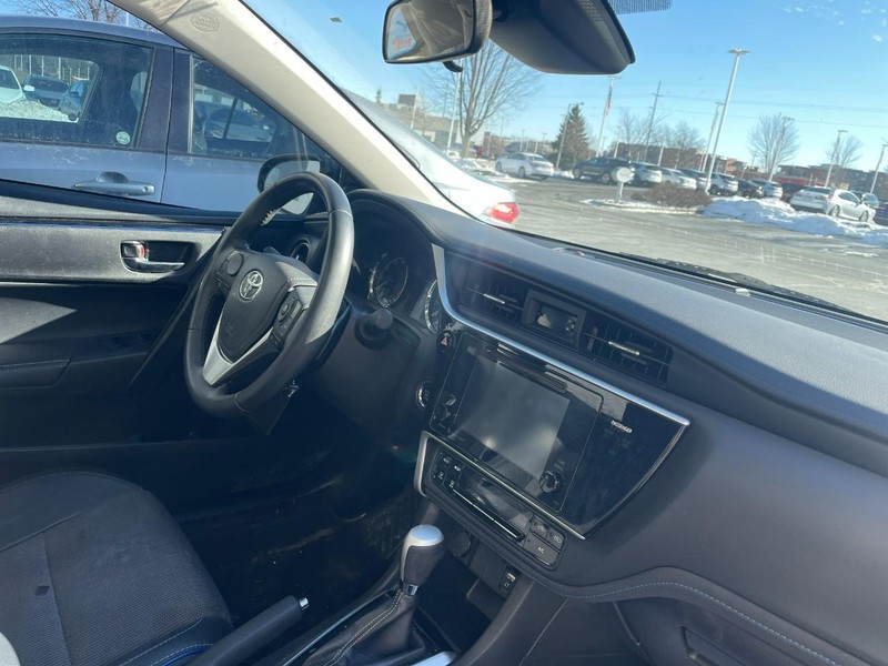 Toyota Corolla Vehicle Image 02