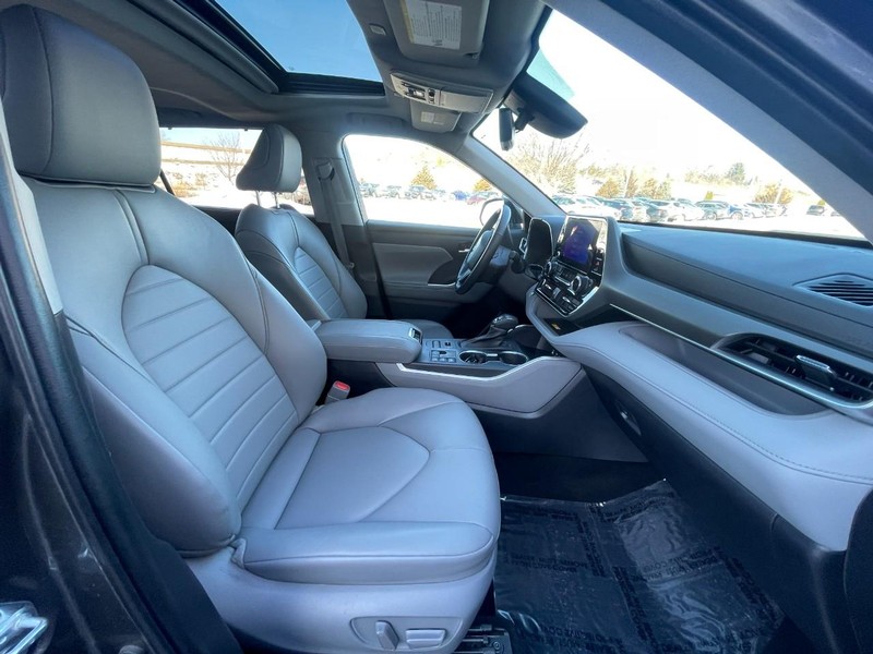 Toyota Highlander Vehicle Image 11