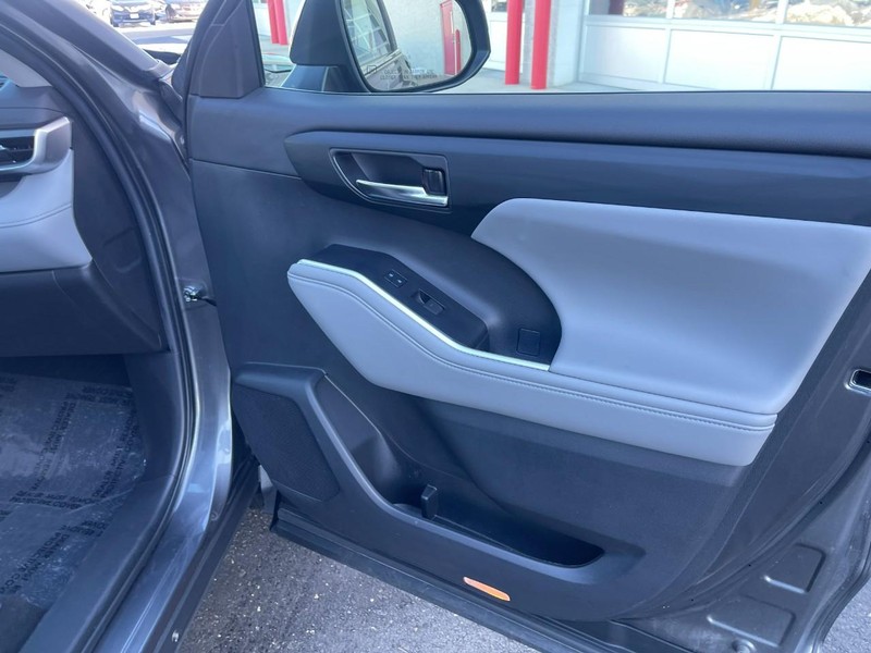 Toyota Highlander Vehicle Image 12