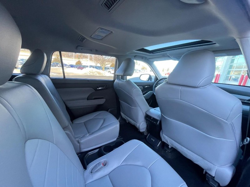 Toyota Highlander Vehicle Image 14