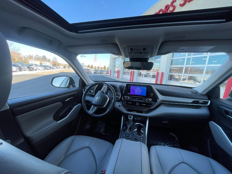 Toyota Highlander Vehicle Image 15