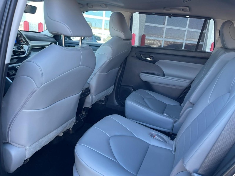 Toyota Highlander Vehicle Image 20