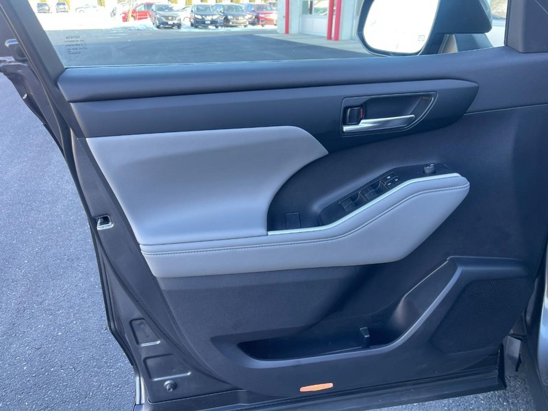 Toyota Highlander Vehicle Image 24