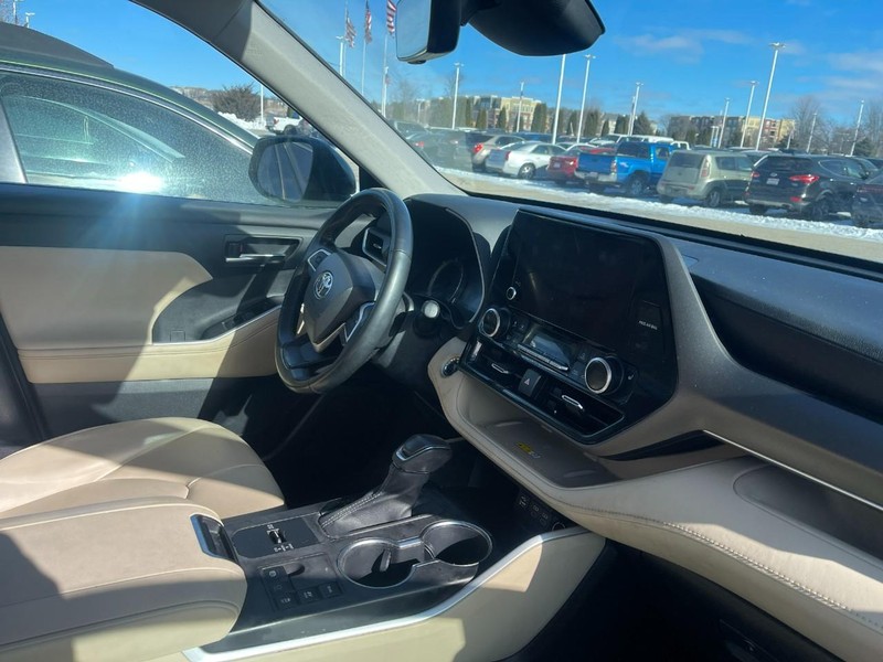 Toyota Highlander Vehicle Image 02