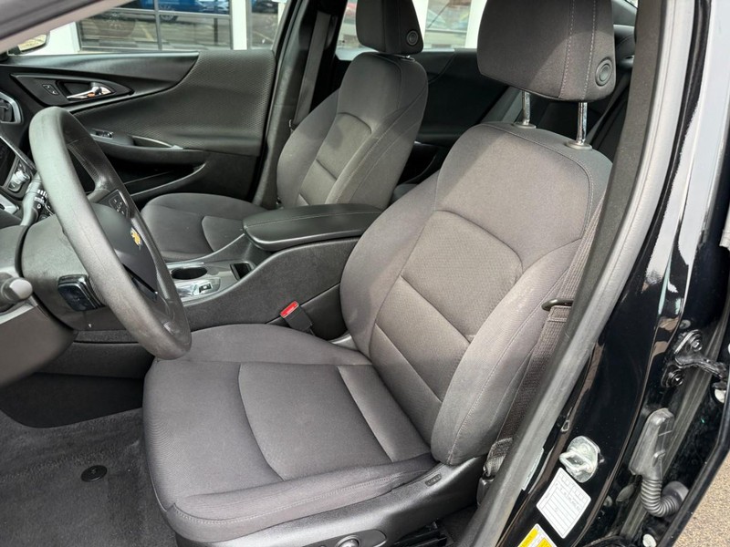 Chevrolet Malibu Vehicle Image 09