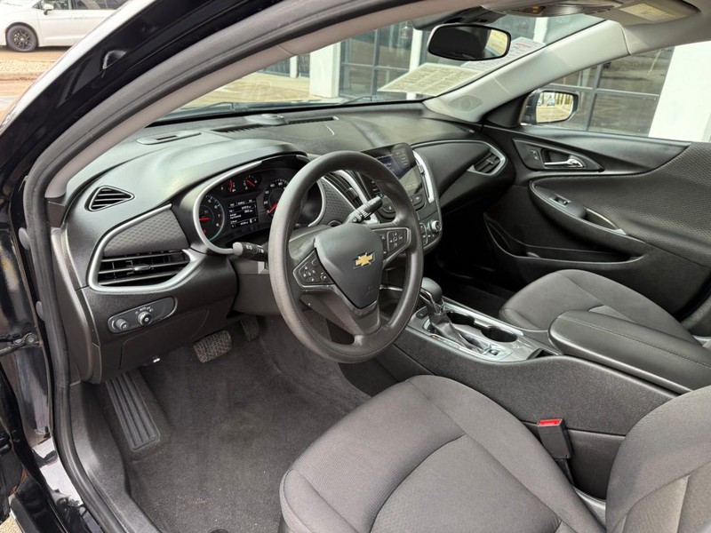 Chevrolet Malibu Vehicle Image 10