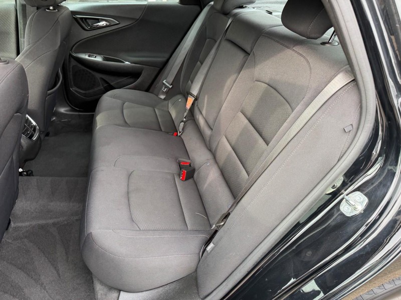 Chevrolet Malibu Vehicle Image 11