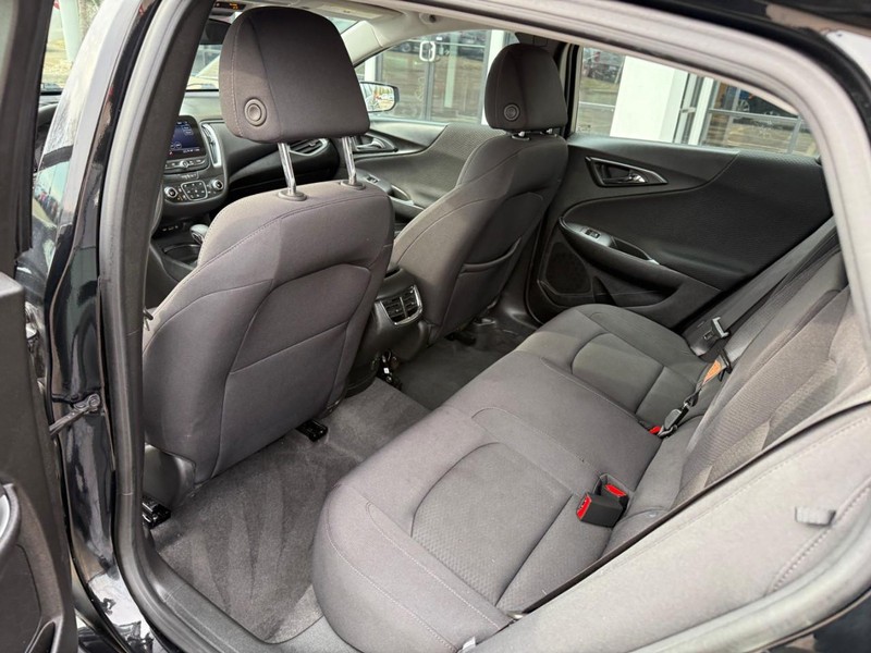 Chevrolet Malibu Vehicle Image 12