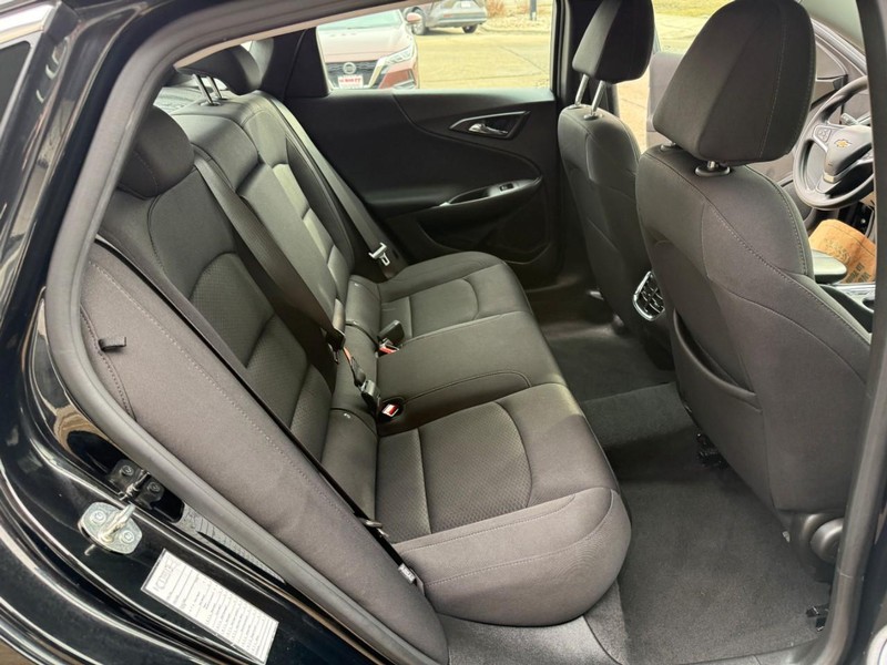 Chevrolet Malibu Vehicle Image 14
