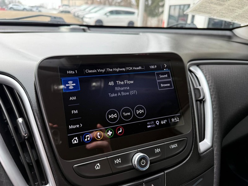 Chevrolet Malibu Vehicle Image 24