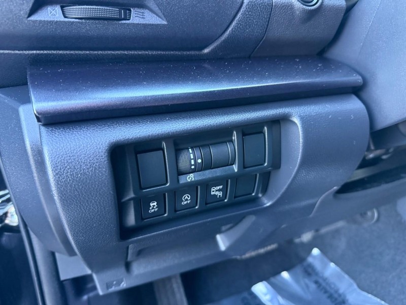 Subaru Crosstrek Vehicle Image 18