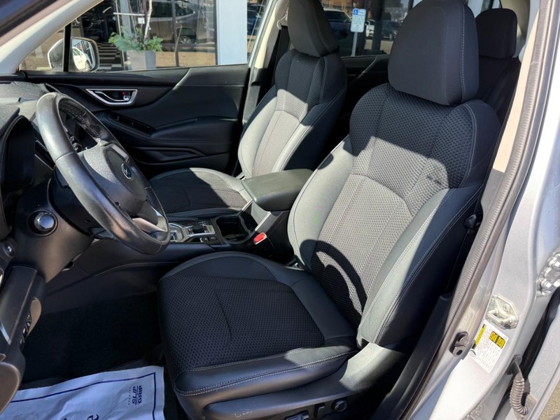 Subaru Forester Vehicle Image 09