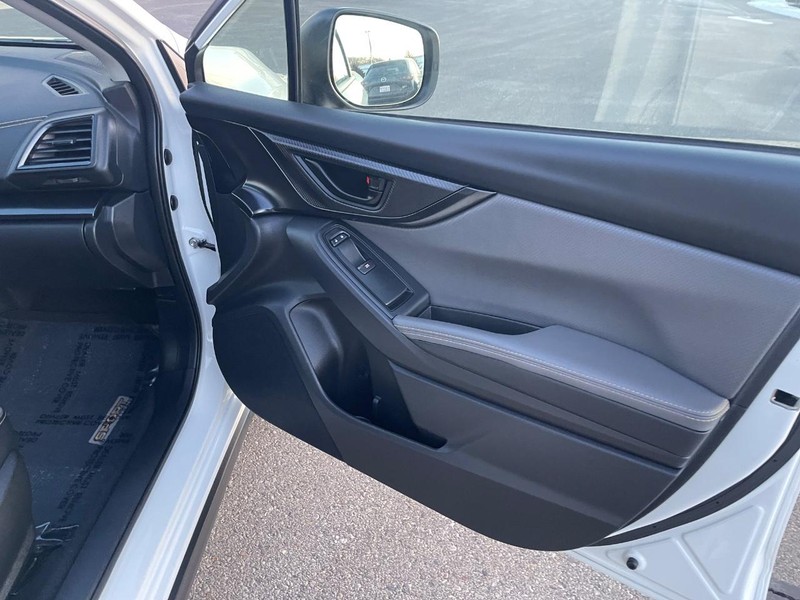 Subaru Crosstrek Vehicle Image 09