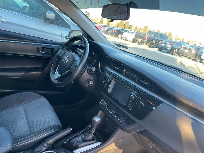 Toyota Corolla Vehicle Image 02