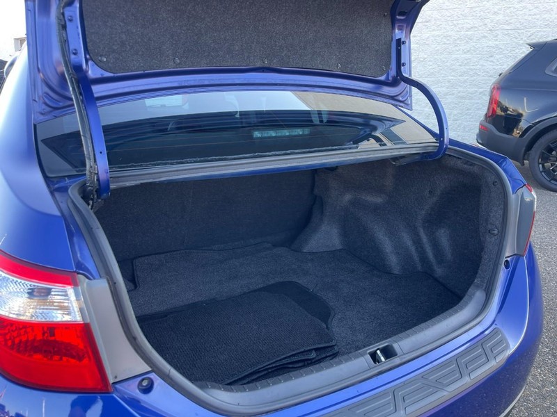 Toyota Corolla Vehicle Image 12