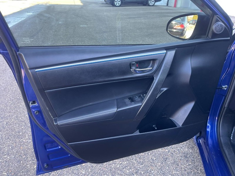 Toyota Corolla Vehicle Image 15