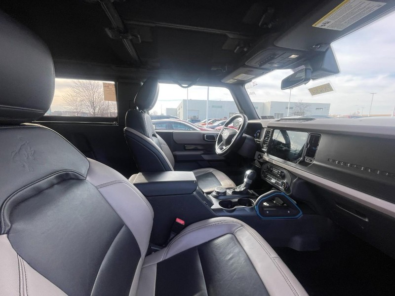 Ford Bronco Vehicle Image 03