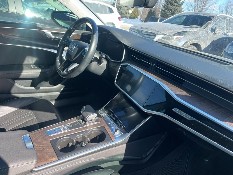 Audi A7 Vehicle Full-screen Gallery Image 02