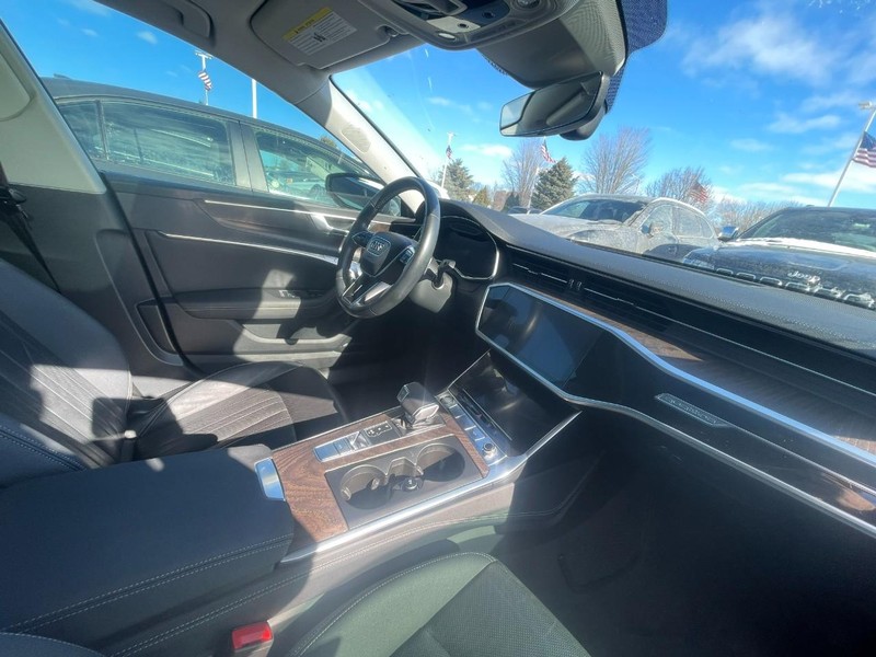 Audi A7 Vehicle Full-screen Gallery Image 05