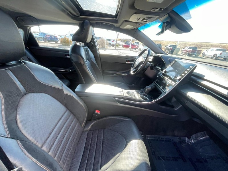 Toyota Avalon Vehicle Image 11