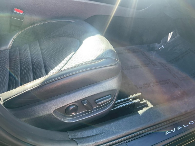 Toyota Avalon Vehicle Image 12