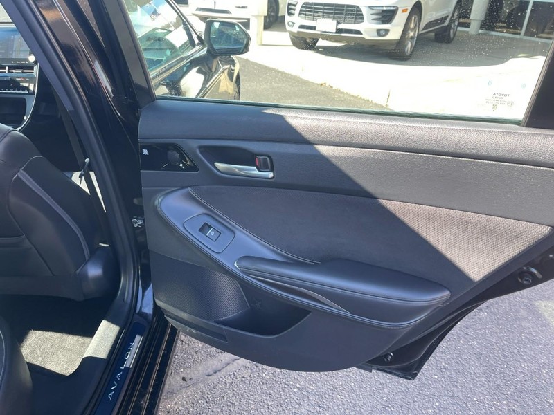 Toyota Avalon Vehicle Image 18