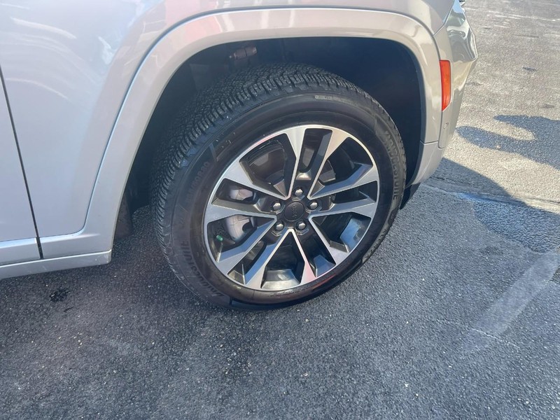 Jeep Grand Cherokee L Vehicle Image 07