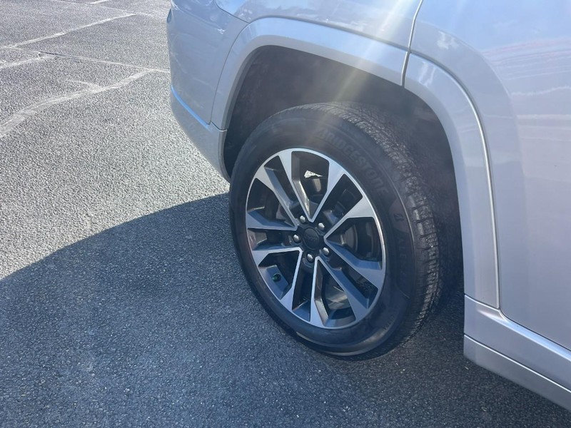 Jeep Grand Cherokee L Vehicle Image 08