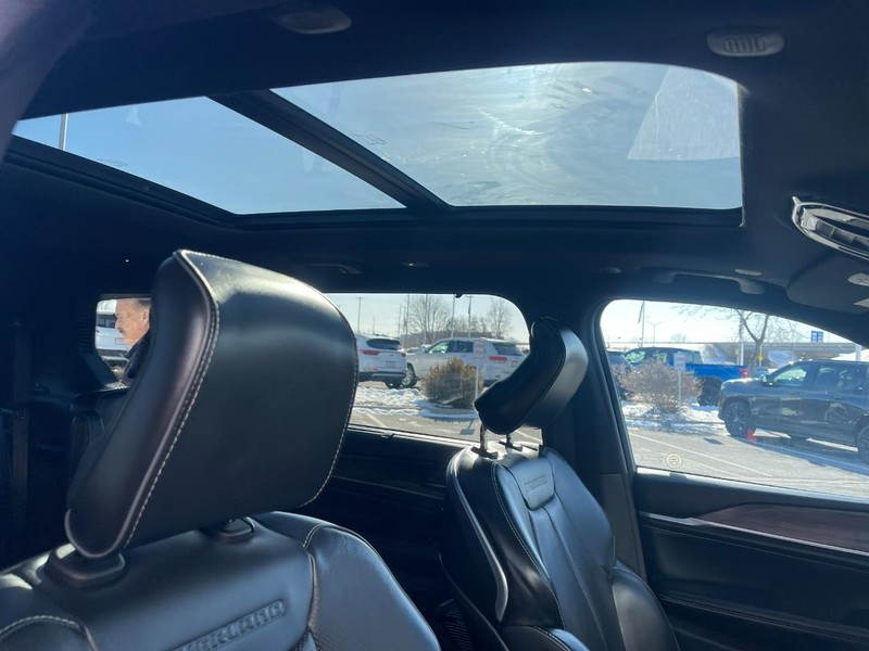 Jeep Grand Cherokee L Vehicle Image 10