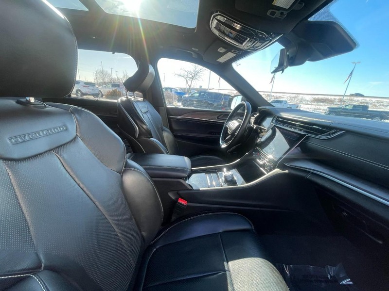 Jeep Grand Cherokee L Vehicle Image 11