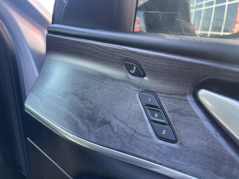 Jeep Grand Cherokee L Vehicle Image 15