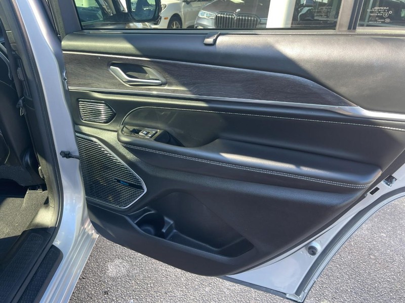 Jeep Grand Cherokee L Vehicle Image 20