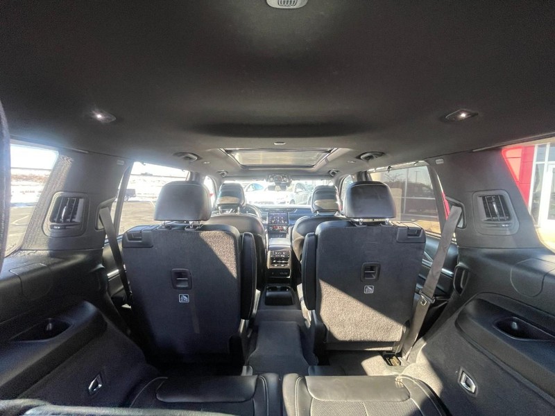 Jeep Grand Cherokee L Vehicle Image 22