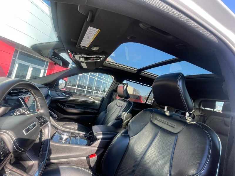 Jeep Grand Cherokee L Vehicle Image 29