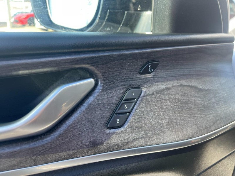 Jeep Grand Cherokee L Vehicle Image 31