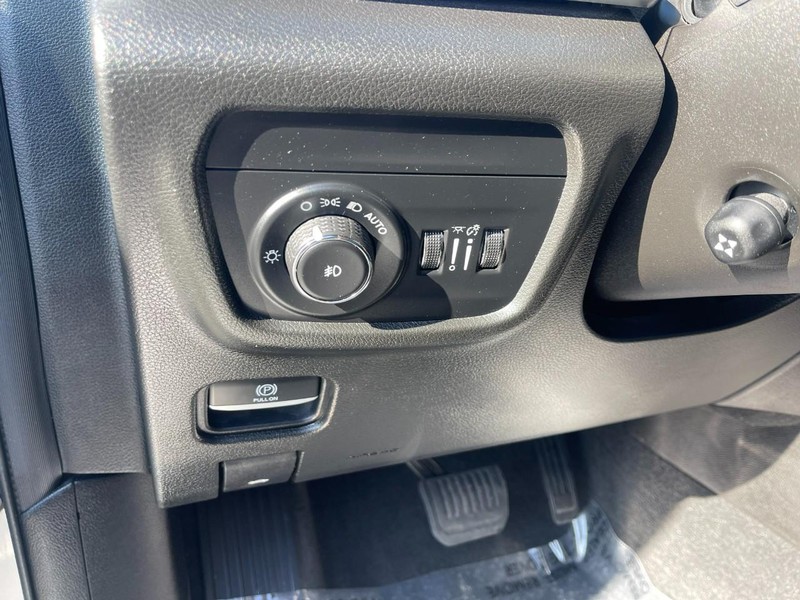 Jeep Grand Cherokee L Vehicle Image 33